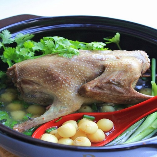 Chim cầu hầm hạt sen món ăn bổ dưỡng cho người mới ốm dậy