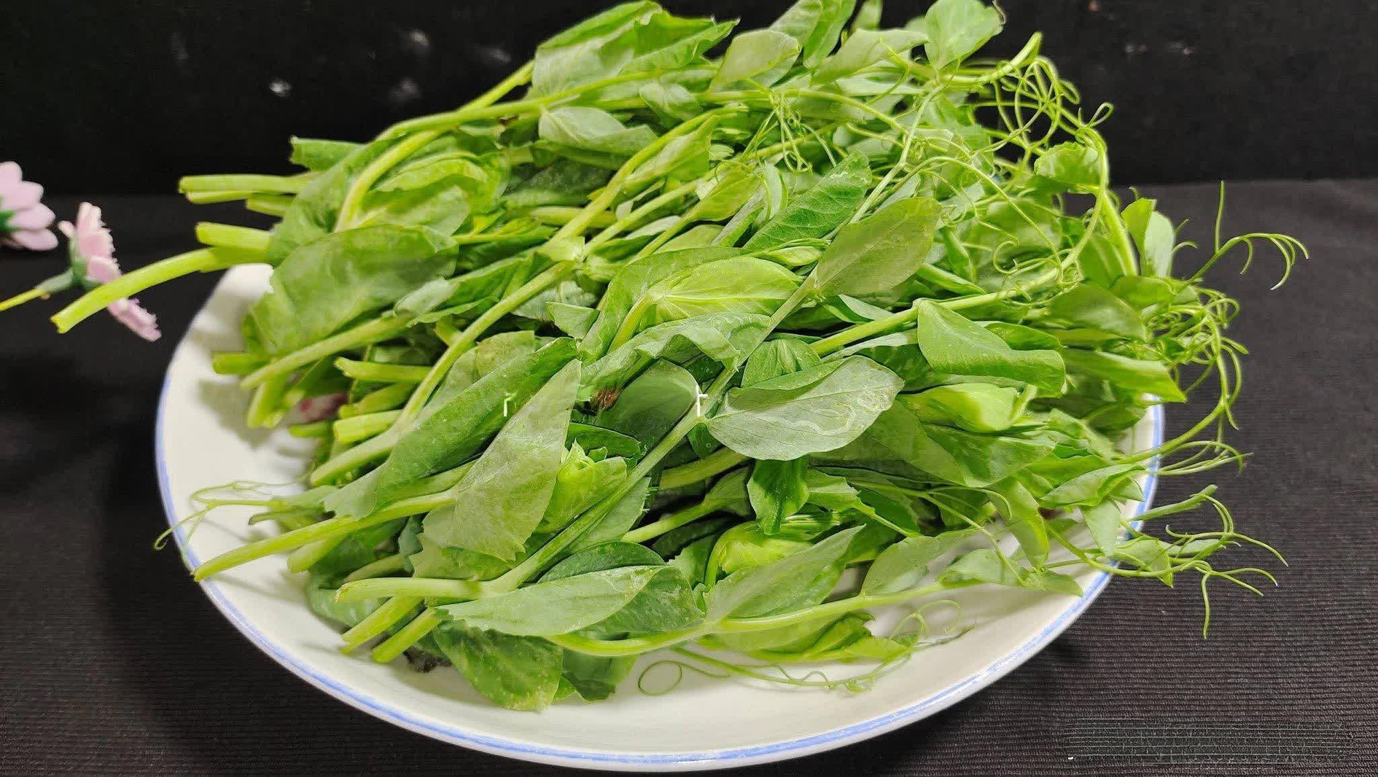 Cách làm món canh rau đậu Hà Lan hoành thánh vỏ trứng - Báo Thái Bình điện  tử