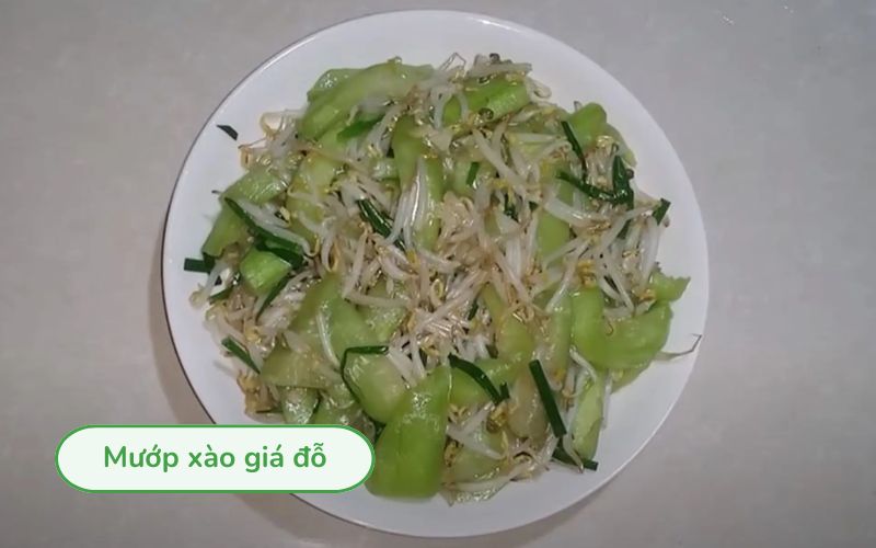 Món mướp xào giá đỗ xanh mướt, hấp dẫn