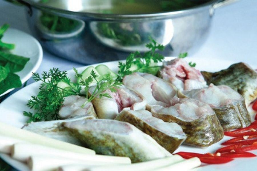 Cá chình nấu lẩu thơm ngon, đầy dinh dưỡng cho gia đình.