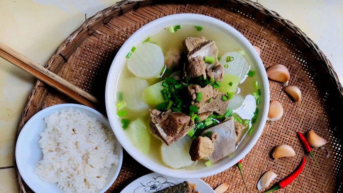 Cách nấu canh xương củ cải thanh ngọt dinh dưỡng cho bữa cơm thêm tròn vị