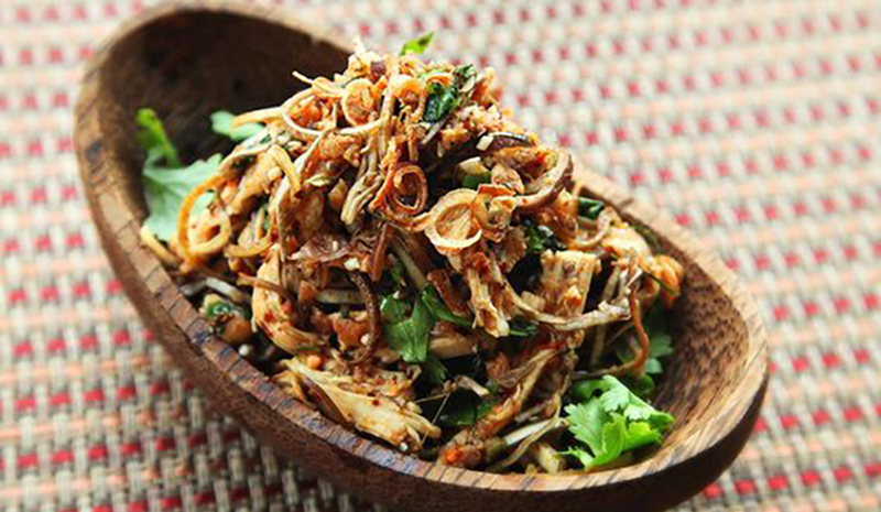 Bỏ túi cách làm hoa chuối xào tỏi thơm ngon cho mâm cơm chay hấp dẫn