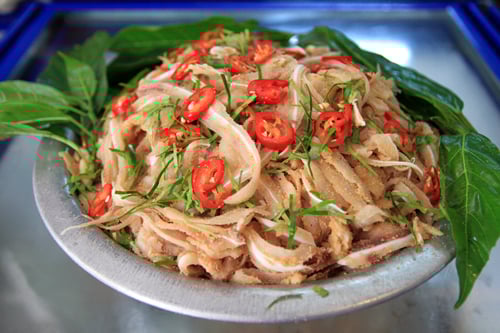 Cách làm món nem tai cuốn lá sung ngon, giòn