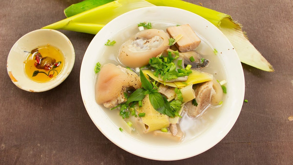 2 Cách làm hoa chuối nấu móng giò thơm ngon, đơn giản tại nhà