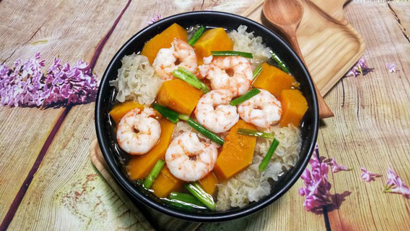 Ngon miệng cuối tuần với món canh tôm bí đỏ
