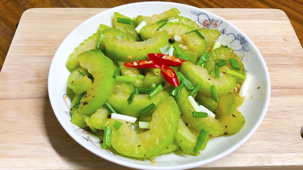 Cách làm bí đao xào tỏi thơm ngon nức mũi, đổi vị cho bữa cơm nhà